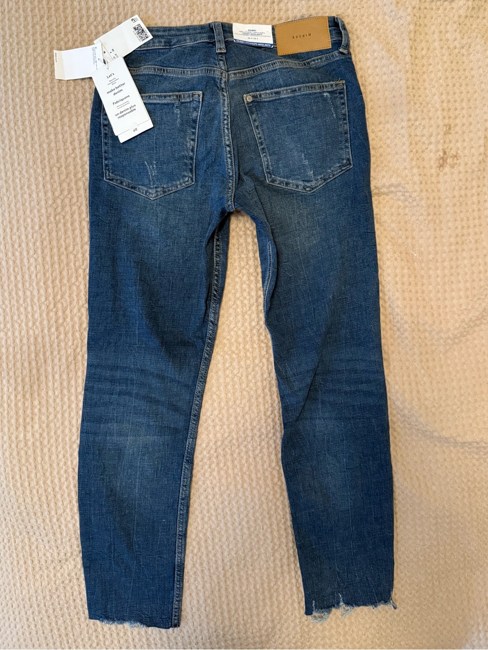 H&M US Size 4 Regular Waist Ankle Length Dark Blue Skinny Jeans with Raw Hem - Picture 2 of 3